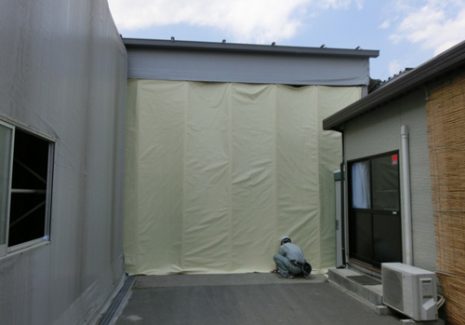 粉塵対策のスライドカーテン（耐候生地ハリケーン）外側