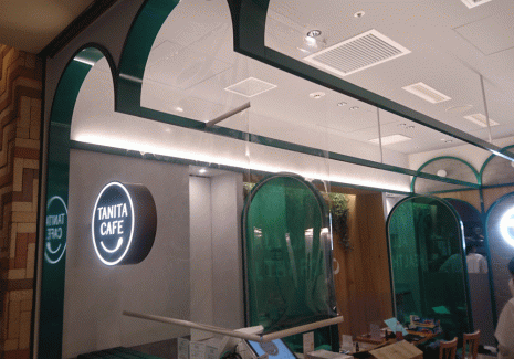 飲食店レジカウンターの飛沫感染対策にコロナビニールシールドを設置