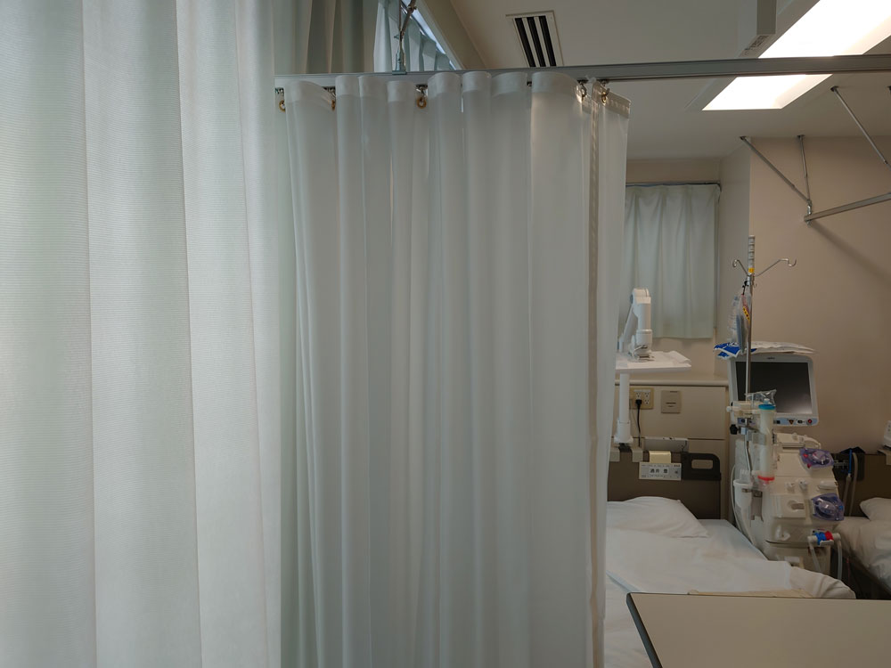 病院コロナ対策に半透明ビニールカーテン | 業務用ビニールカーテン・カバー通販のビニテック