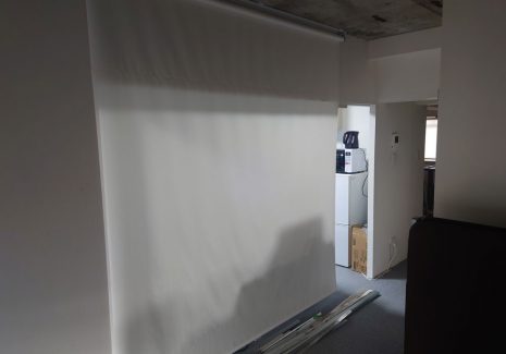 ビニールロールスクリーンは拭き掃除もできて清潔に保てます