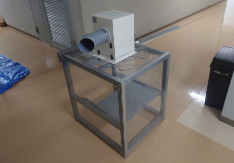 引き出し式の棚付きの実験装置用ブースを作製して研究施設に納品しました
