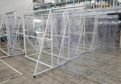 同じ作業台が多数ある物流施設のため、同じ設計のパネルを45台作製しました